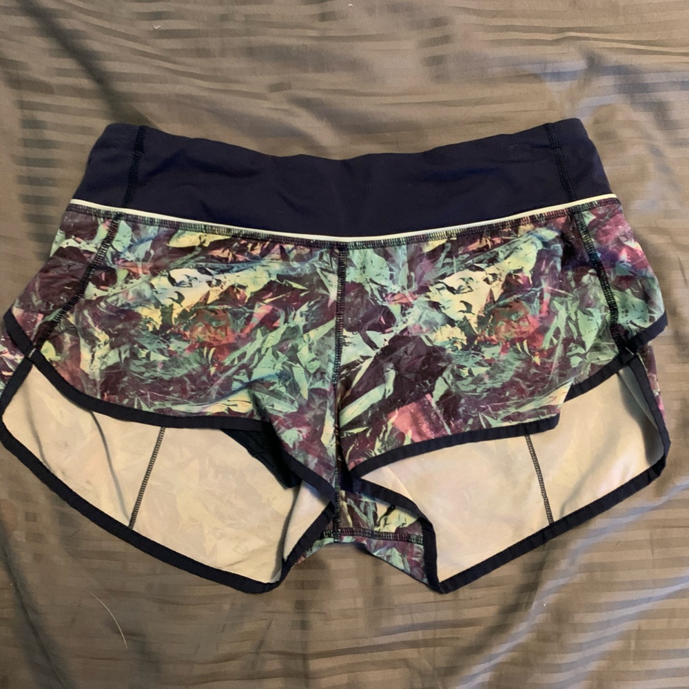 Lululemon Speed Up Shorts - Picture 5 of 6